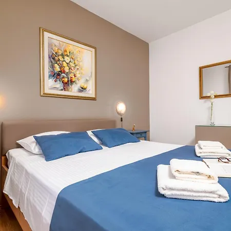 Apartman With A Parking Space - 18334 *
