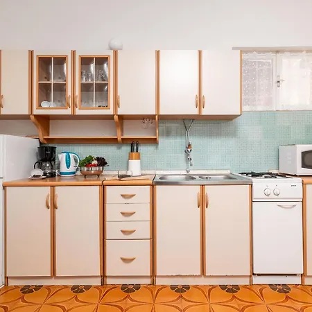 Apartman With A Parking Space - 18334