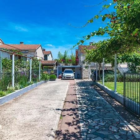 Appartement With Parking Space - 18334 Fažana